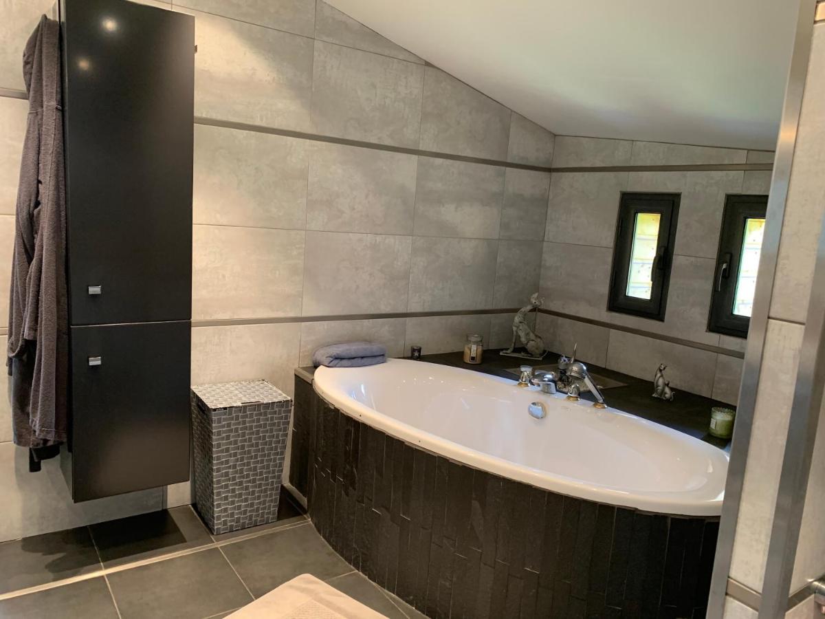 Domaine De La Rue De La Tour Bed and Breakfast Valsonne Εξωτερικό φωτογραφία