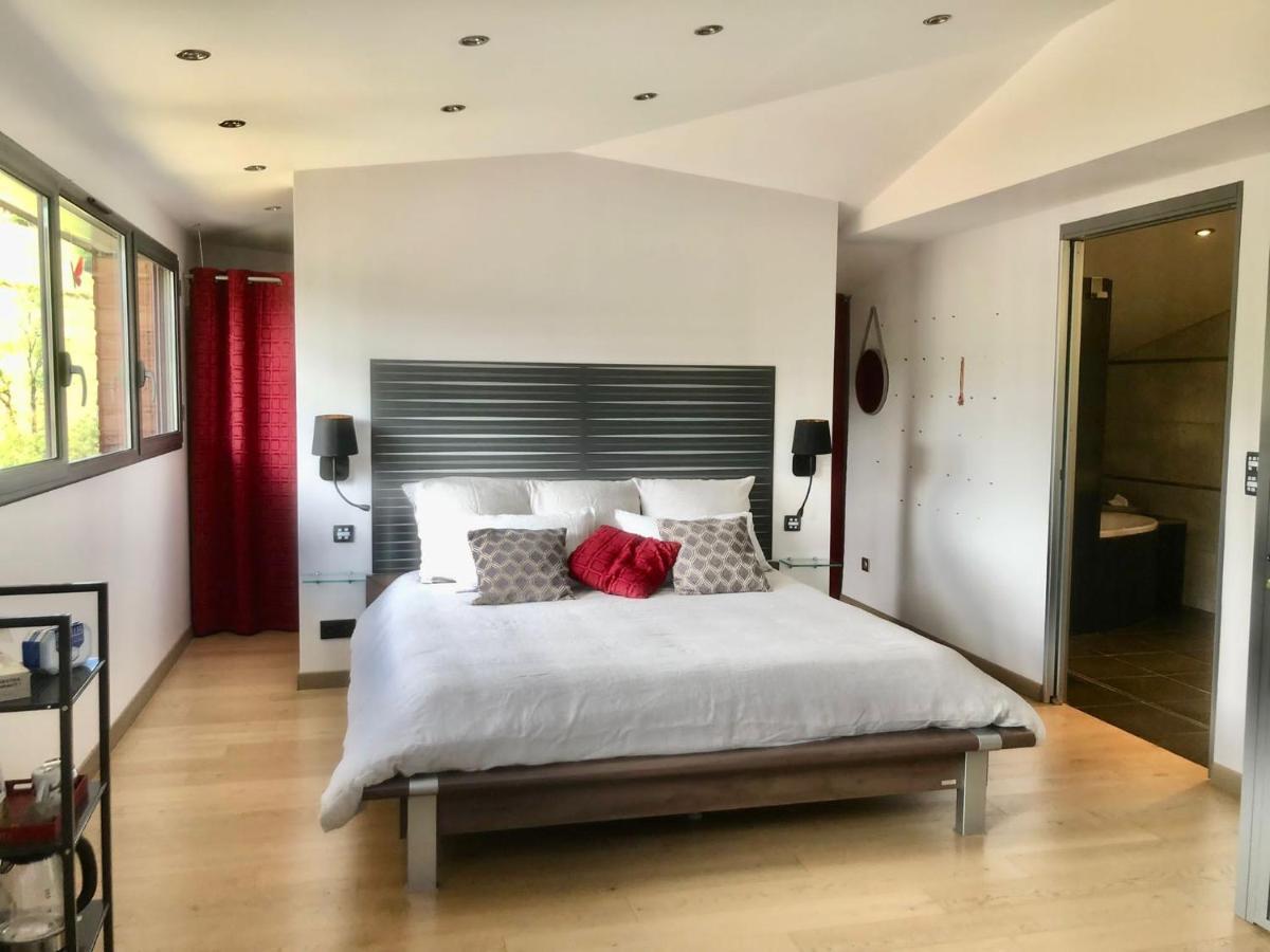 Domaine De La Rue De La Tour Bed and Breakfast Valsonne Εξωτερικό φωτογραφία